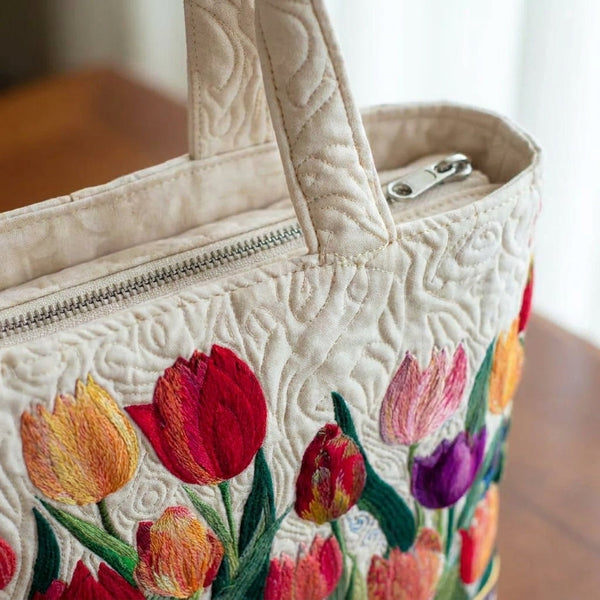 Von Hand verarbeitete Tasche