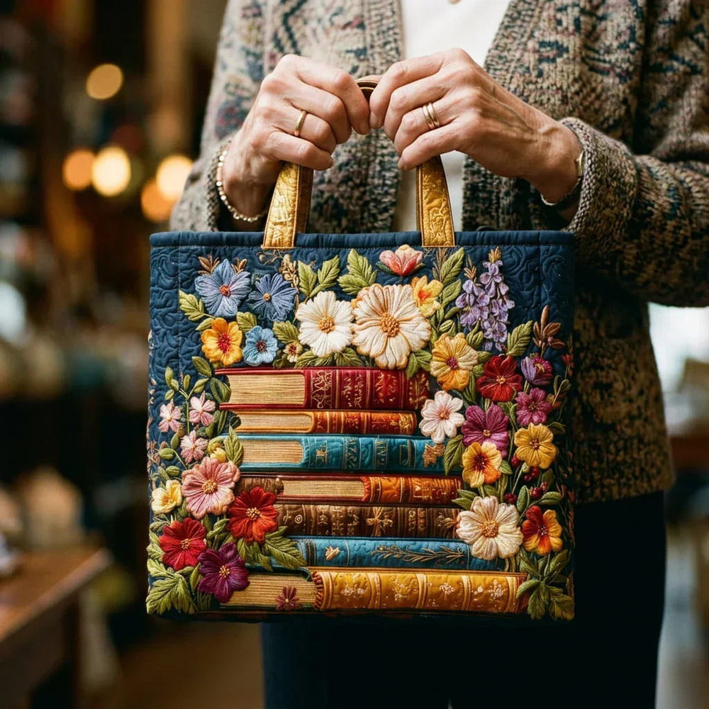 Blütendruck und Bücher – Gesteppte Tasche