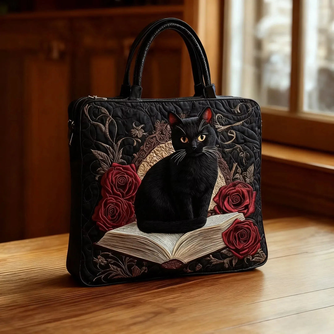 Schwarze Katze auf Büchern – Gesteppte Tasche