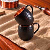 Schwarze Moscow-Mule-Becher aus Kupfer